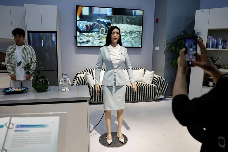 Kineski zvaničnik: Humanoidni roboti neće zamijeniti ljudske radnike