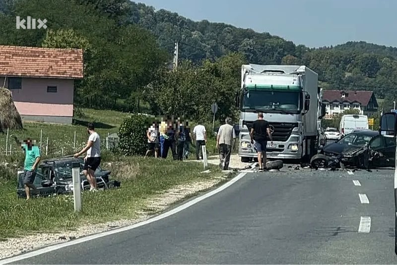 Teška saobraćajna nesreća kod Srebrenika, više osoba povrijeđeno