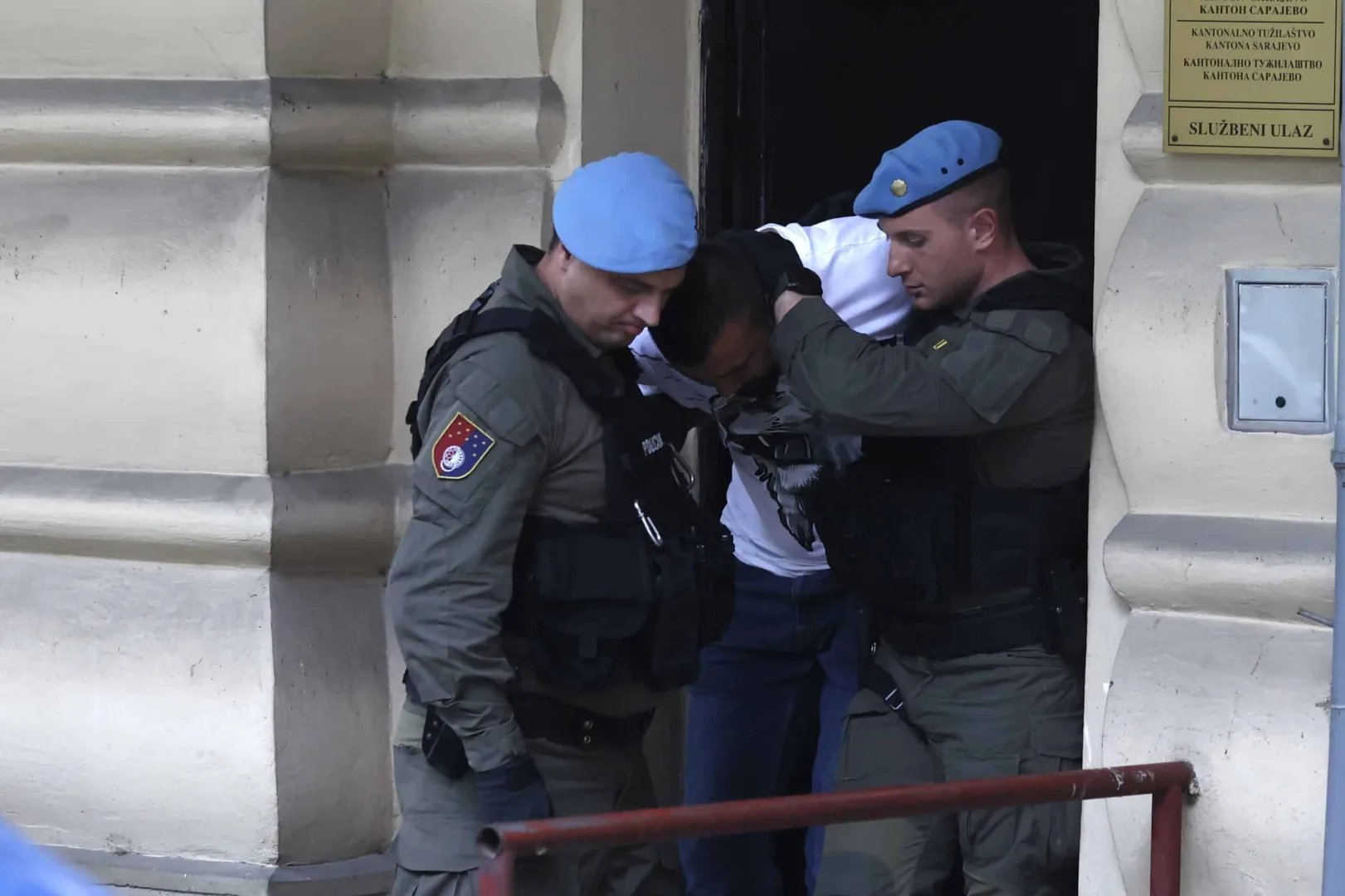 Hapšenje osumnjičenog ispred Kantonalnog Tužilaštva Sarajevo