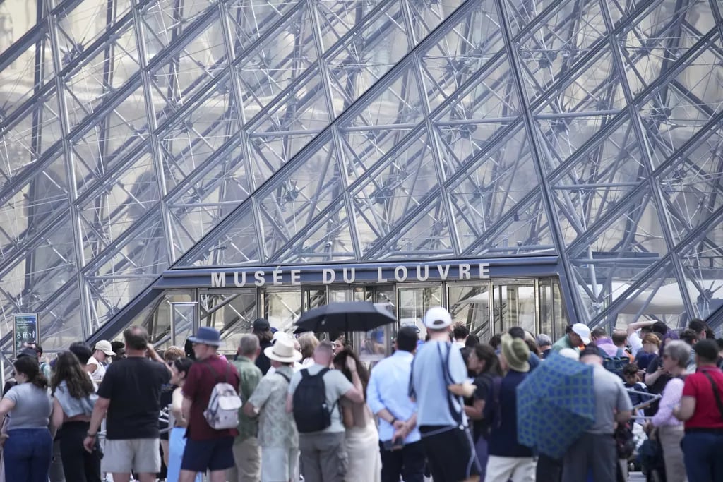 Louvre povećava cijene ulaznica za 45 posto za turiste izvan EU