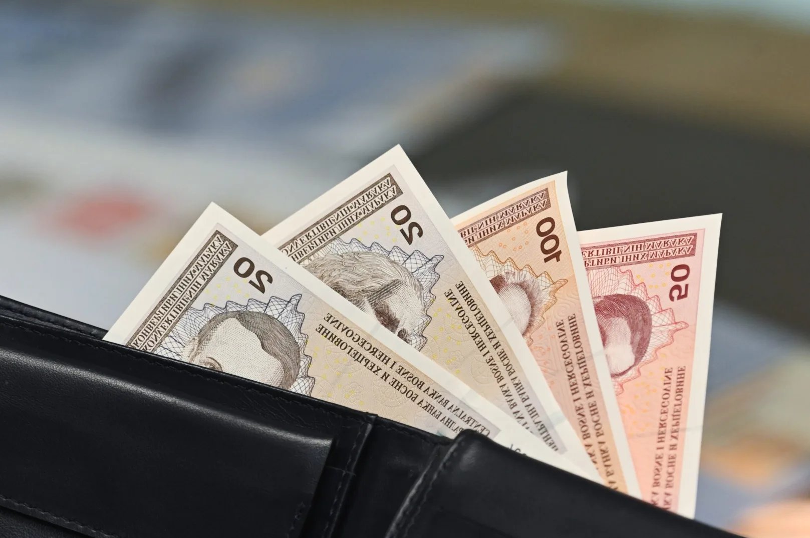 Prosječna neto plata u FBiH u novembru 1.622 KM