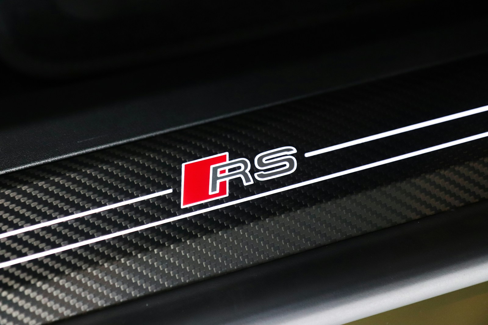 The audi rs logo is displayed on a black panel.
