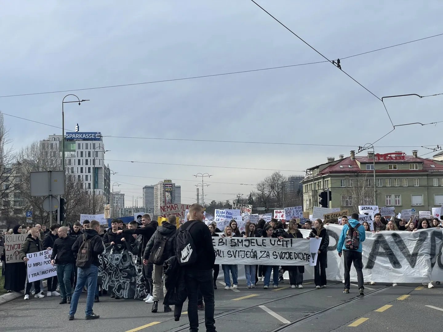 Sarajevo u protestima: Traži se istina o tramvajskoj tragediji