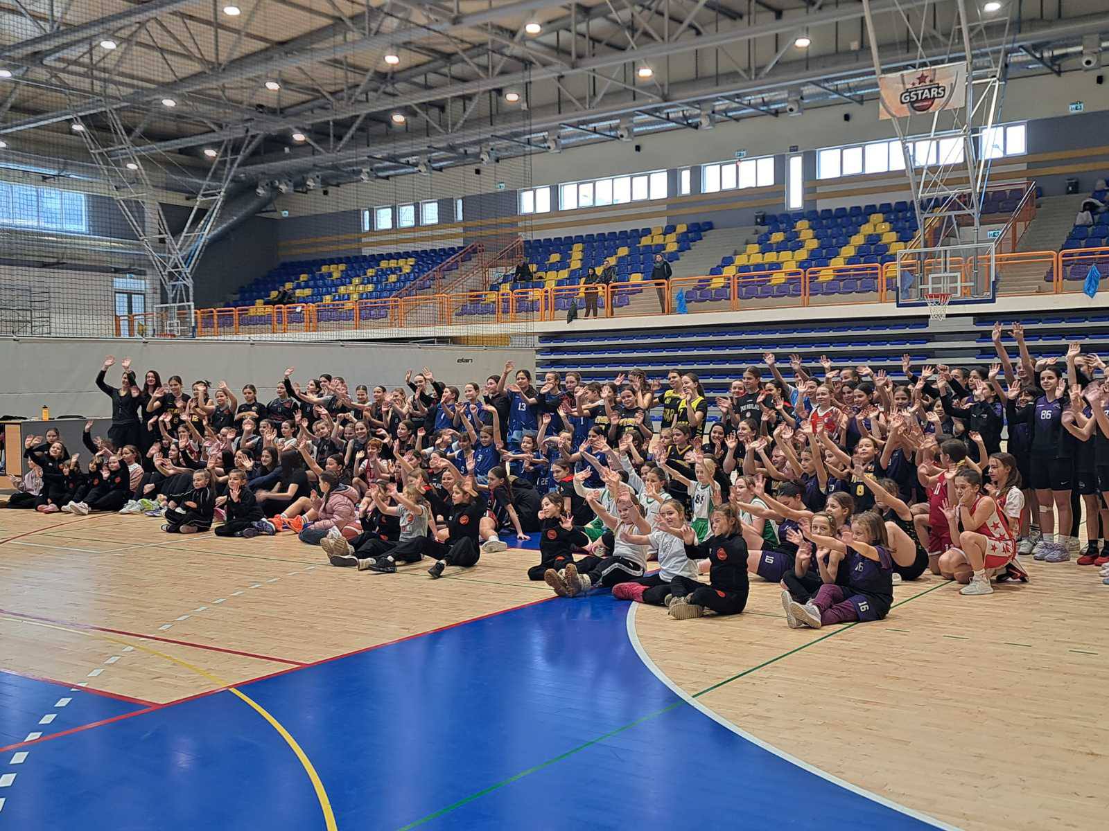 Gračanica postala košarkaški raj za mlade: Preko 200 djevojčica ispunilo dvoranu Bazen radošću i prvim nastupima
