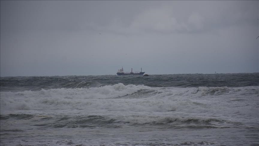 Ruski tanker pod sankcijama gori u Mediteranu: Sudbina posade nepoznata, Ukrajina sumnjičena za napad