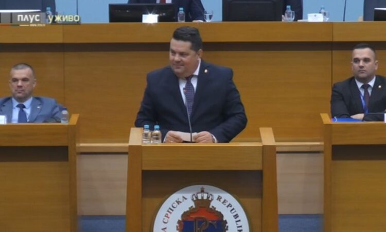 Stevandić uhvaćen na mikrofonu u NSRS: “Moramo pobiti ovo sve” (VIDEO)