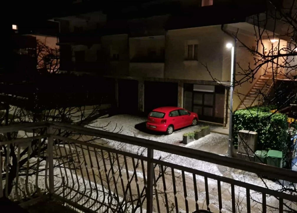 Snažno nevrijeme pogodilo BiH: Grad prekrio ulice, moguća izlijevanja rijeka