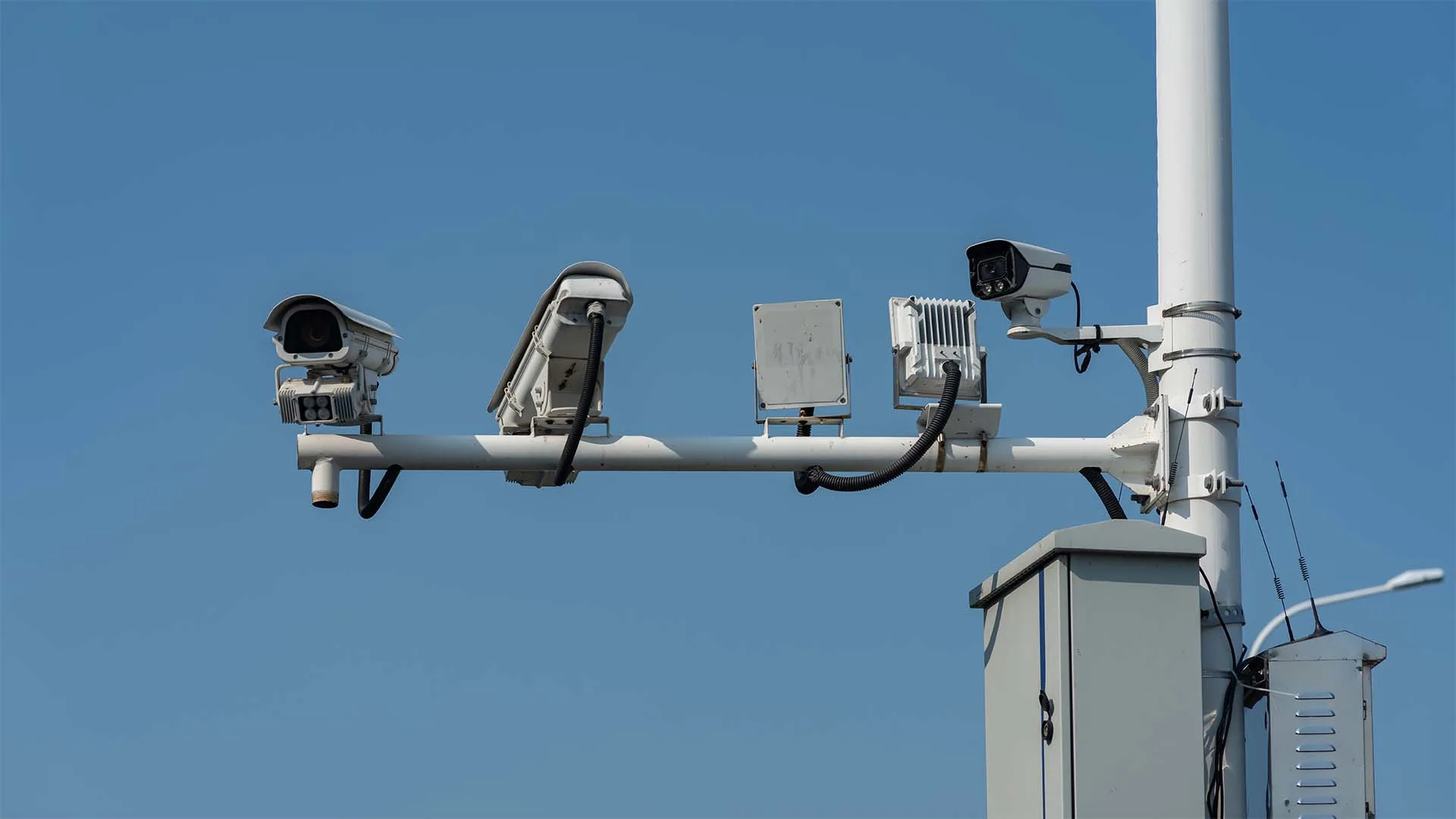 U RS postavljeno 35 kamera za kontrolu korištenja telefona i pojasa u vožnji