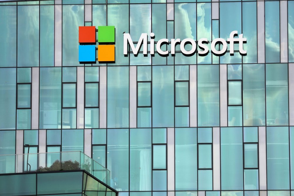 Microsoft uvodi konkurentske AI modele u vlastite centre podataka