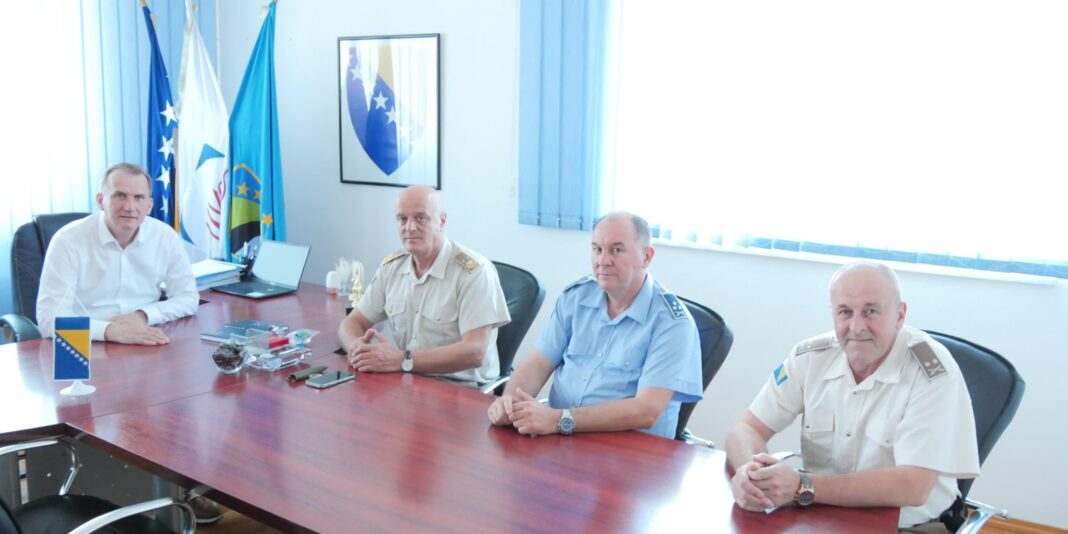 General Ahmić posjetio UKC Tuzla radi jačanja saradnje s OS BiH