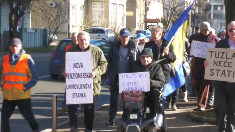 Penzioneri Tuzle traže dostojanstvo: “Radili smo cijeli život, a jedva preživljavamo”