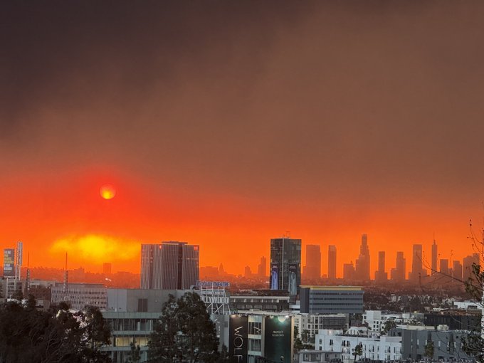 Los Angeles u plamenu: Dvoje mrtvih i mnogo povrijeđenih (VIDEO)