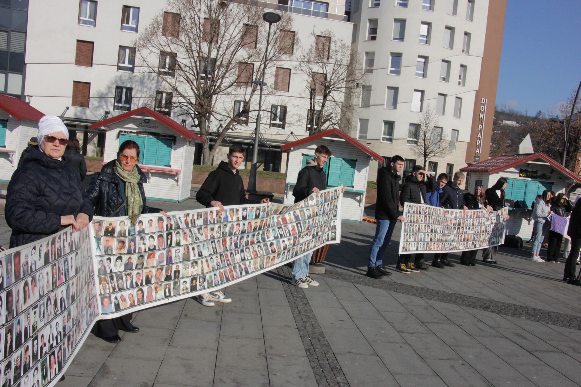 Majke Srebrenice održale mirno okupljanje u Tuzli