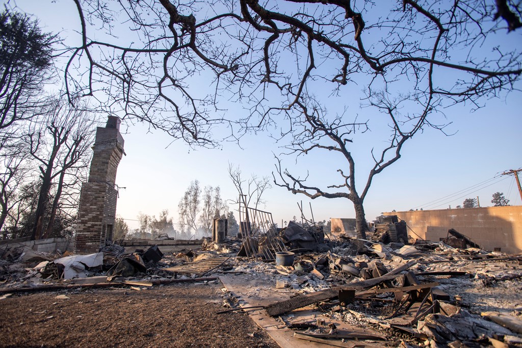 Broj poginulih u požarima u Los Angelesu porastao na 16, meteorolozi najavljuju nove izazove Broj poginulih u požarima u Los Angelesu porastao na 16, meteorolozi najavljuju nove izazove