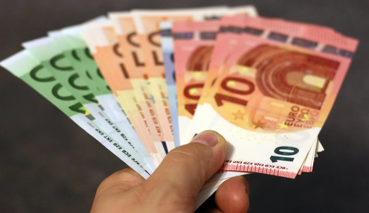 Dobitnik lutrije “Evro milioni” preuzeo nagradu od 100 miliona evra