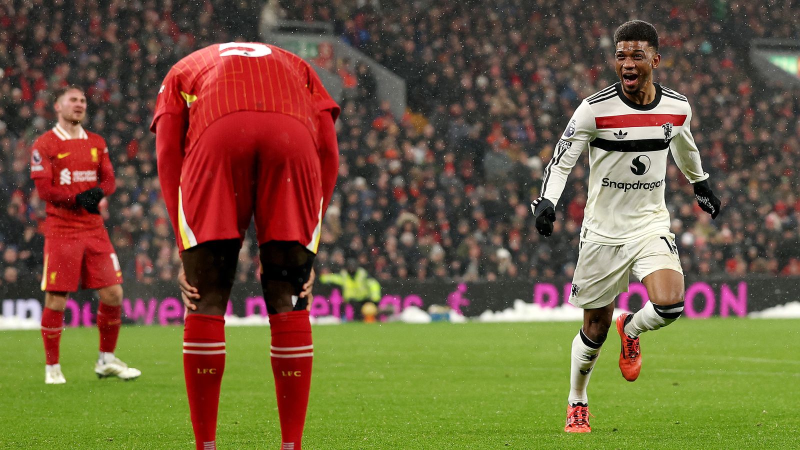 Liverpool i Manchester United remizirali 2-2 u uzbudljivoj utakmici na Anfieldu