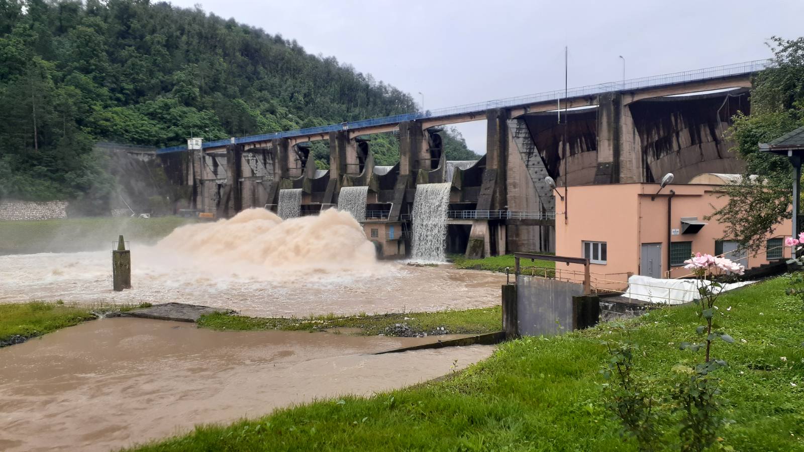 Rijeka Spreča uzrokovala poplave u Gračanici i Doboj Istoku