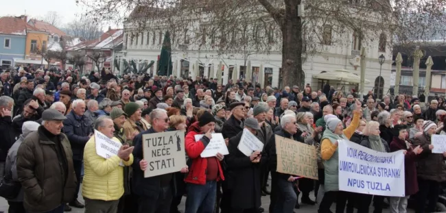 Penzioneri u Tuzli ponovo na protestu: “Nećemo stati dok ne dobijemo pravdu”