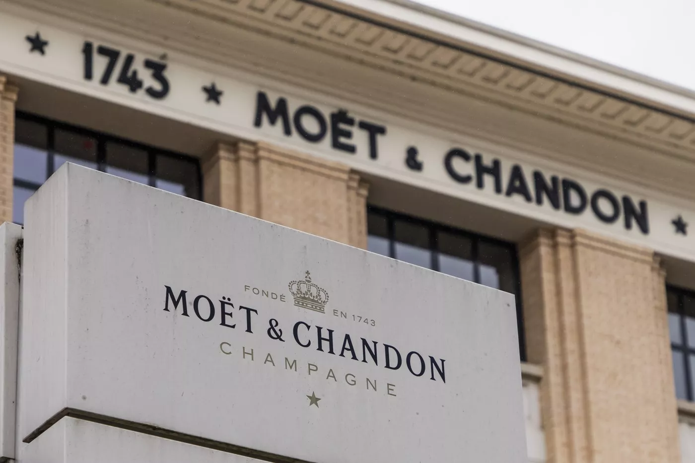 Moet & Chandon se vraća na F1 postolje, ali znate li kako je prskanje šampanjcem postalo tradicija?