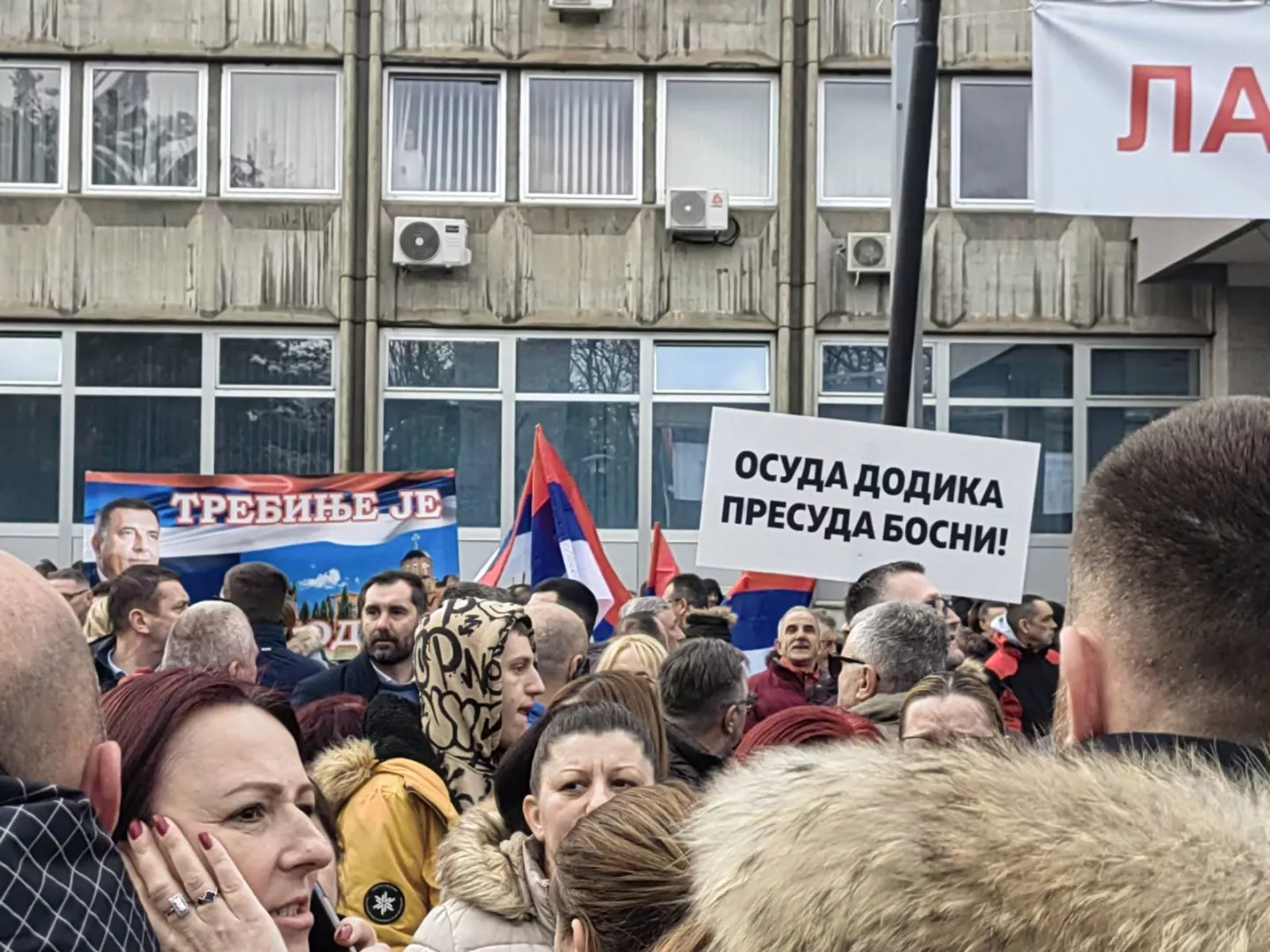 Miting podrške Dodiku u Banjoj Luci: Poruke o Ustavu, Njemačkoj i izbjegavanju sukoba Miting podrške Dodiku u Banjoj Luci: Poruke o Ustavu, Njemačkoj i izbjegavanju sukoba
