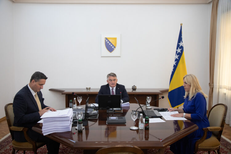 Predsjedništvo BiH nominovalo Trumpa za Nobelovu nagradu