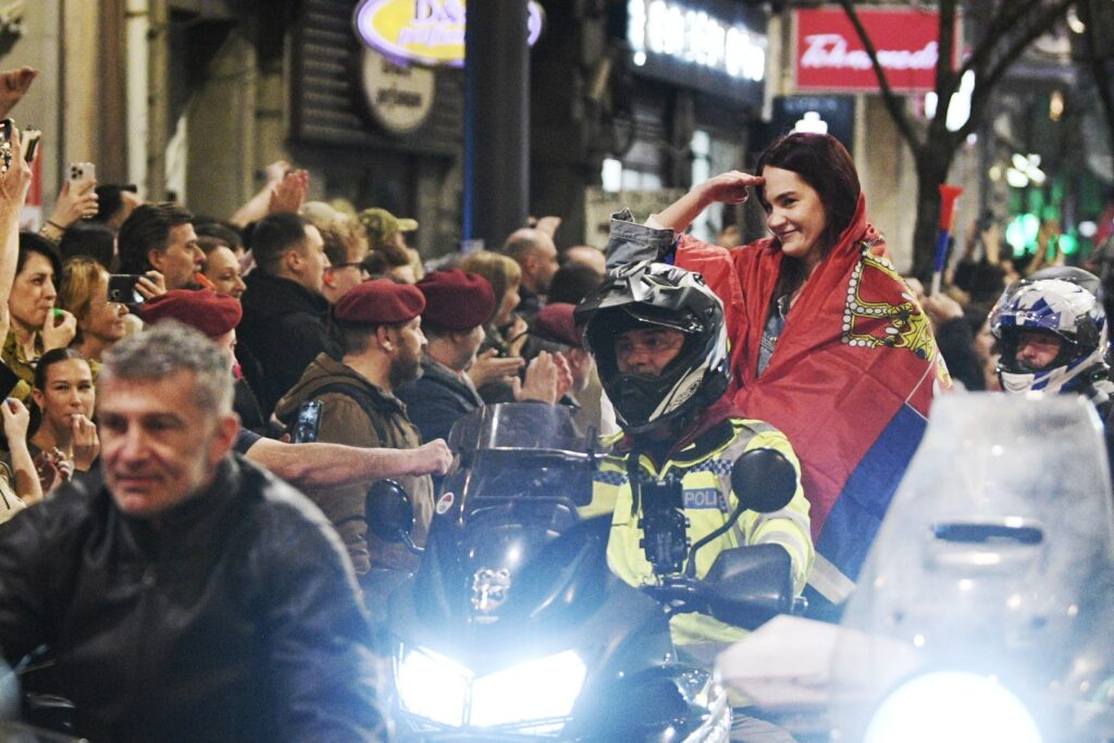 Hiljade građana već na ulicama Beograda, studenti pristižu iz drugih gradova