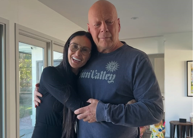 Demi Moore čestitala 70. rođendan Bruceu Willisu uz porodične fotografije
