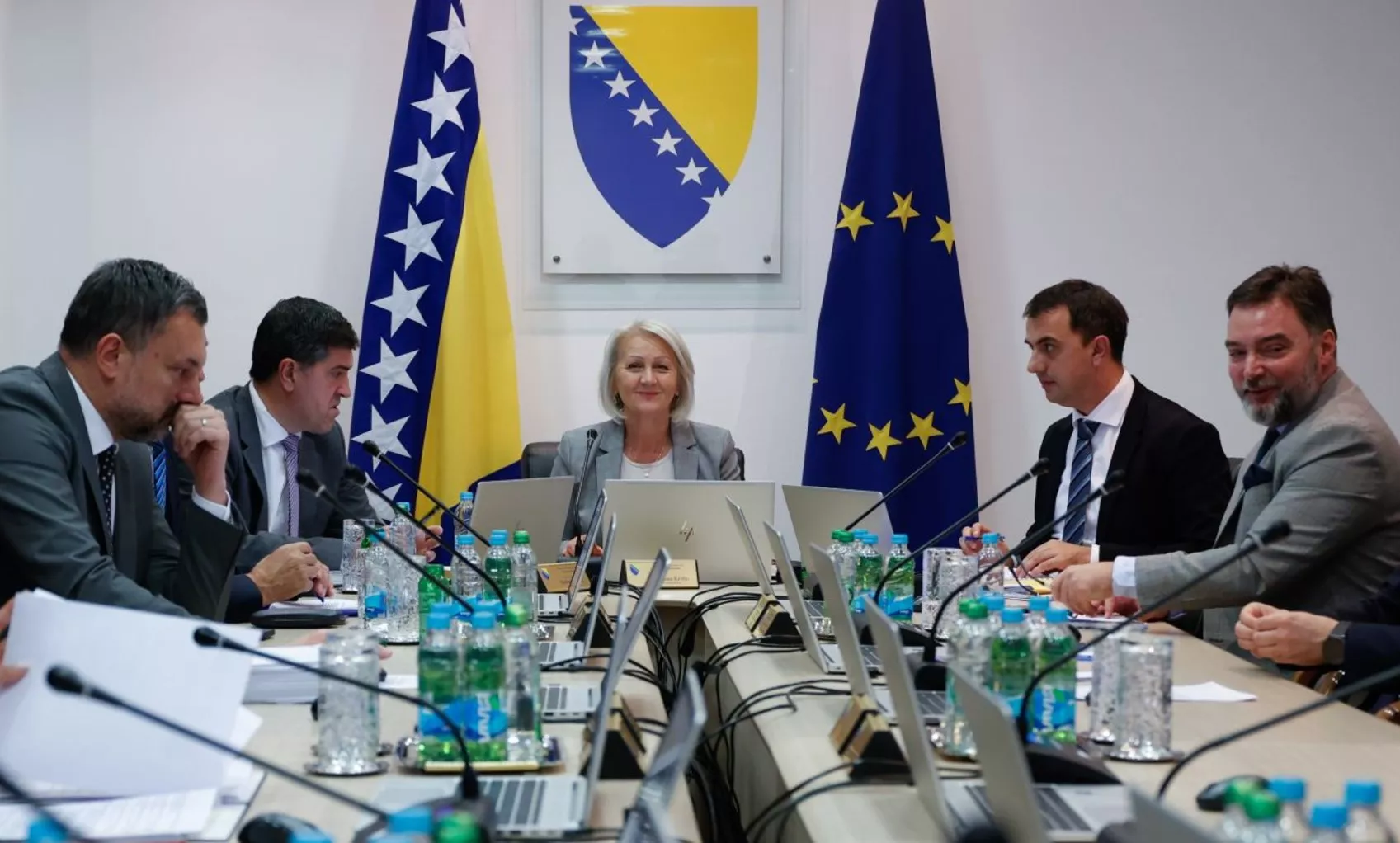 Vijeće ministara usvojilo budžet BiH uz jednokratne naknade za zaposlene Vijeće ministara usvojilo budžet BiH uz jednokratne naknade za zaposlene