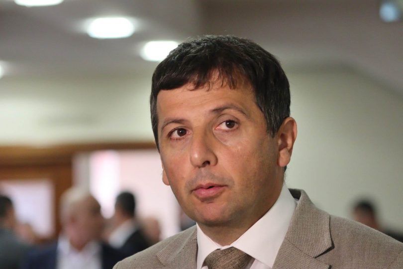 Vukanoviću stigao oštar odgovor zbog zastave sa ljiljanima: “Ona je bosanska, nije bošnjačka” Vukanoviću stigao oštar odgovor zbog zastave sa ljiljanima: “Ona je bosanska, nije bošnjačka”