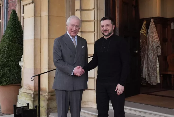 Zelenski posjetio britanskog kralja Charlesa III. bez odijela