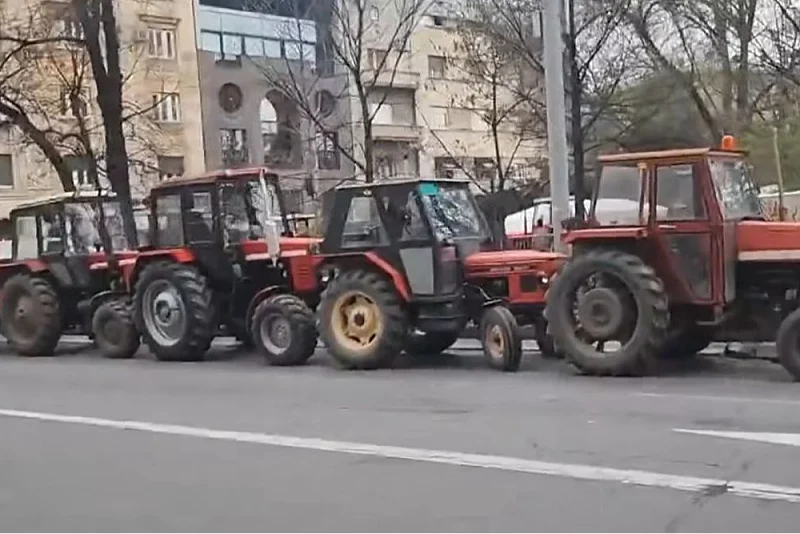 Beograd pred proteste: Desetine traktora parkirano u centru, raste napetost