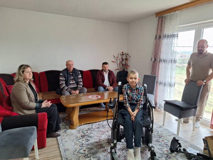Mehmedalija Hodžić iz Donje Orahovice dobio nova elektromotorna kolica