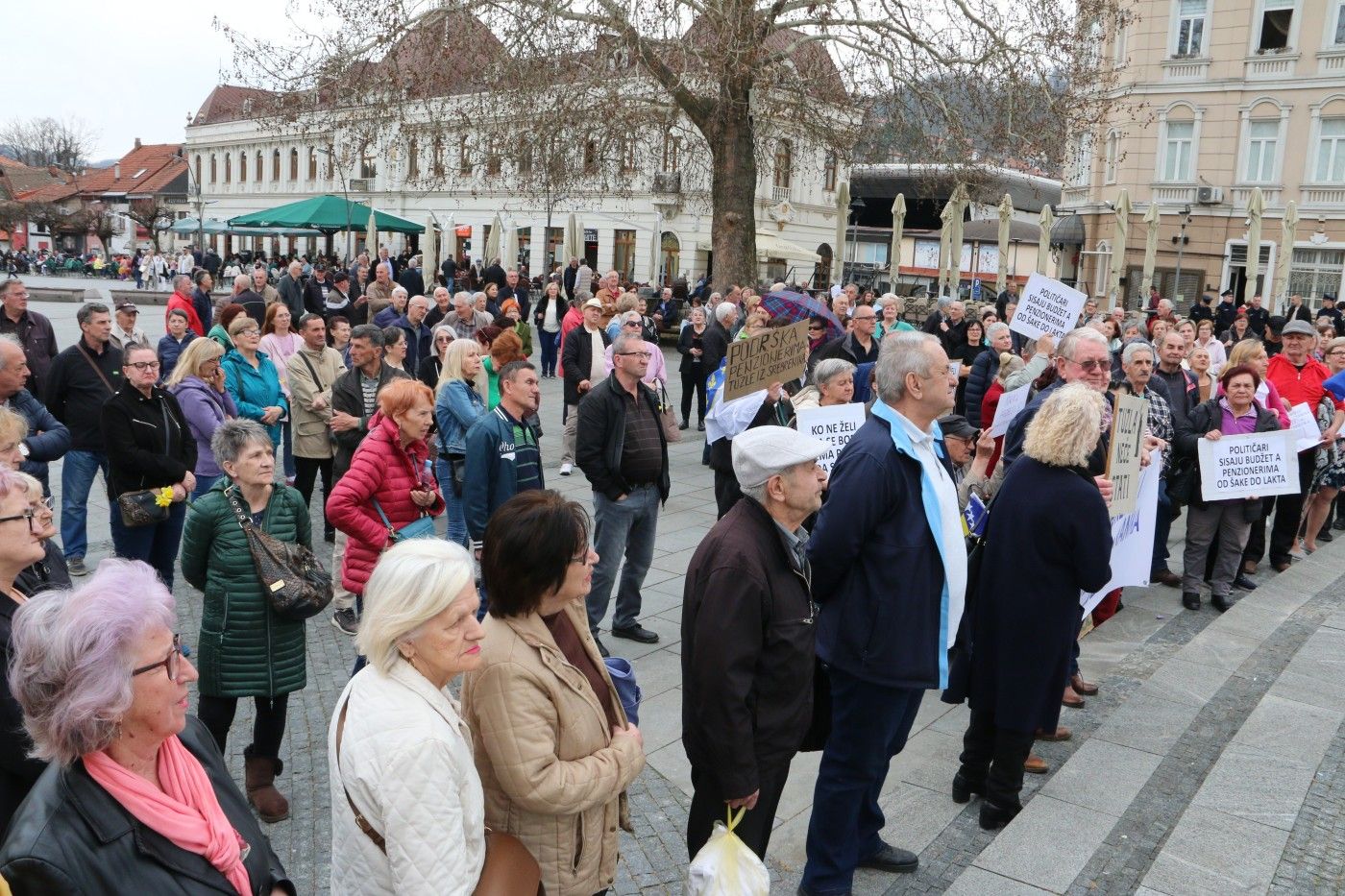 Penzioneri u Tuzli traže bolji životni standard: “Ovo je jedini način da nas vlast čuje”