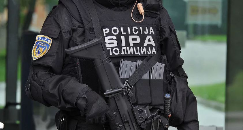 SIPA zaplijenila skank kod Stoca, vozač pobjegao i povrijedio policajca