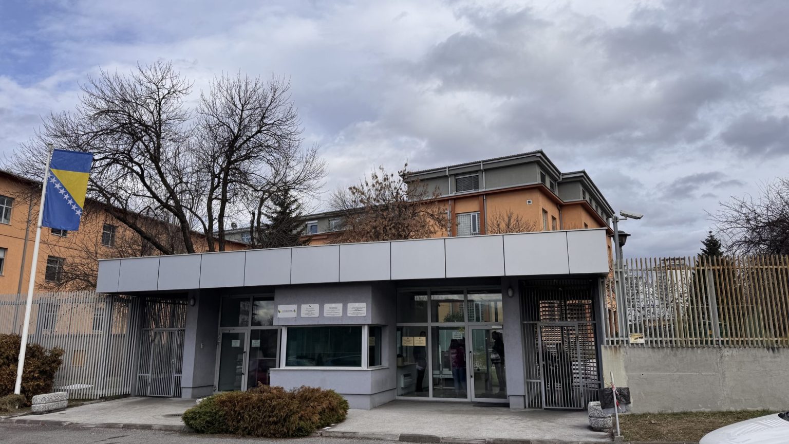 Dragiši Tešiću, oslobođenom za zločine, dosuđena naknada štete