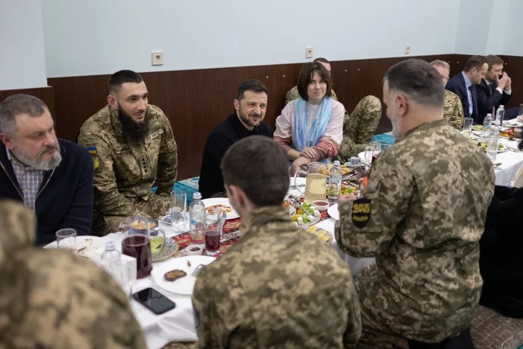 Zelenski iftario s muslimanskim vojnicima i uručio odlikovanja herojima Ukrajine
