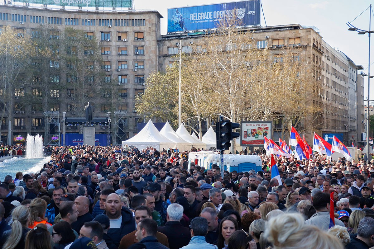 Koliko ljudi je bilo na skupu SNS-a? Velike razlike u procjenama