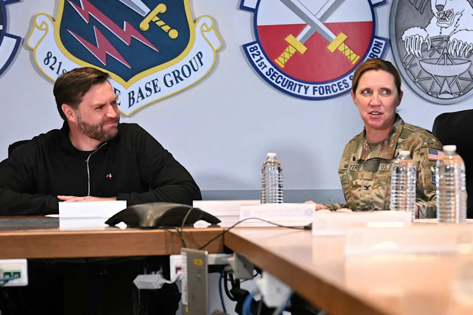 Smijenjena komandantica američke baze na Grenlandu nakon posjete Vancea