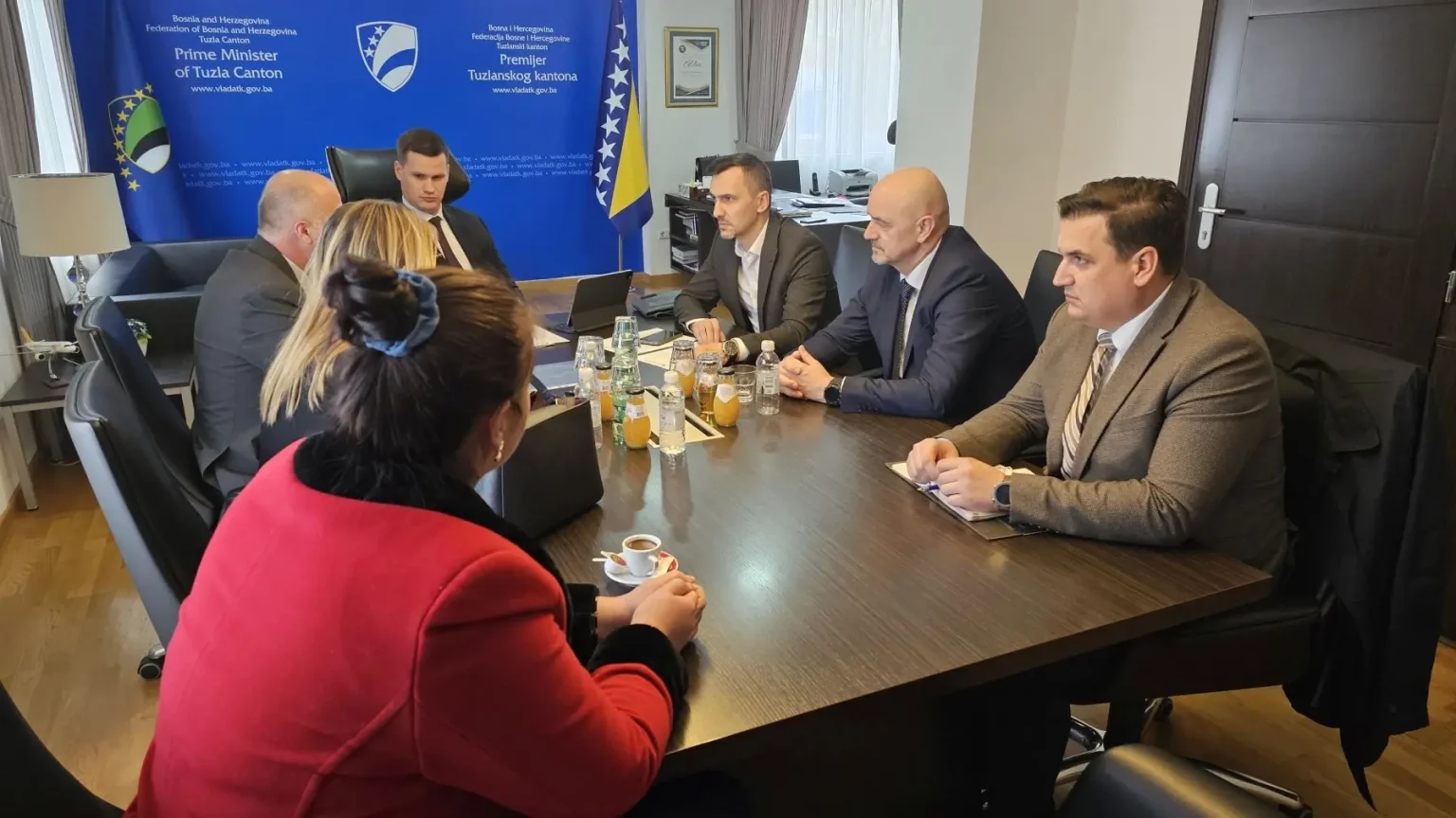 Inicijativa za donošenje mjera podrške porodicama sa troje i više djece na području Tuzlanskog kantona