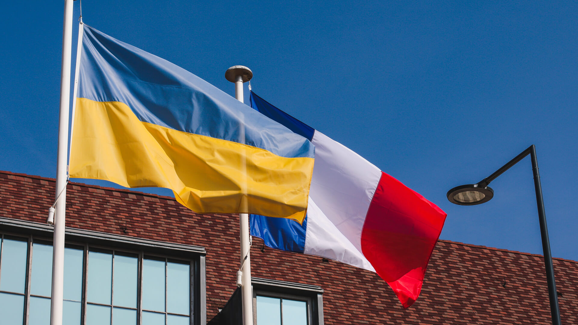 Zelenski i Macron u Parizu potpisuju strateški sporazum