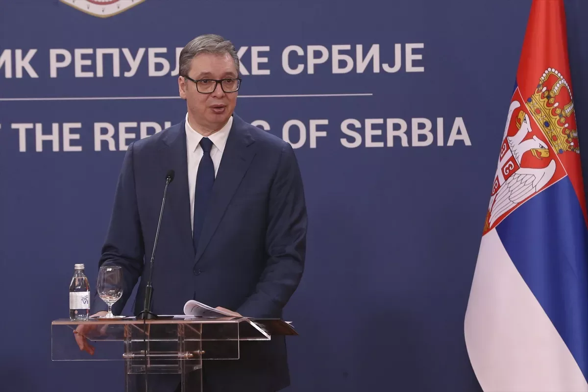 Vučić najavio put u Moskvu uprkos pritiscima; kritikuje blokadu RTS-a i monopol državnih fakulteta