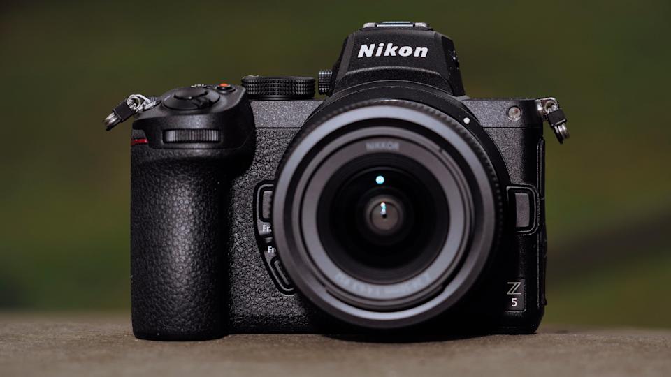Nikon Z 5 protiv Z5 II: Poređenje ulaznih full-frame modela