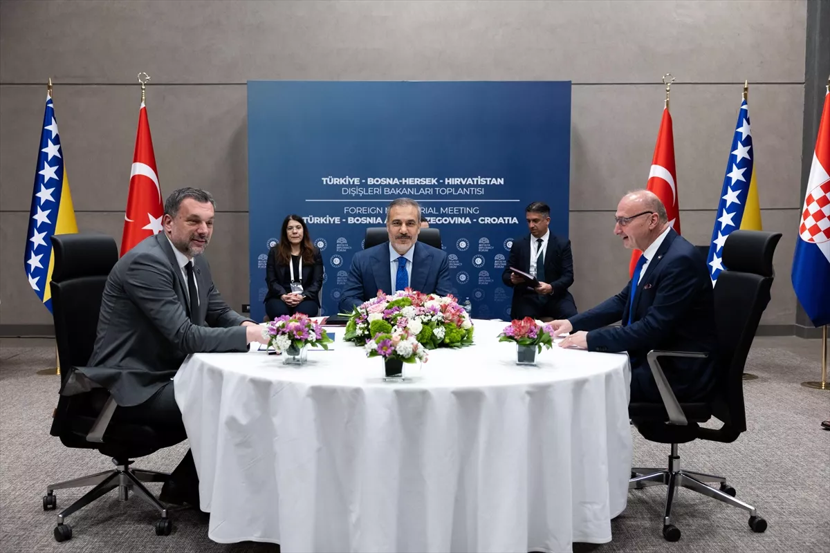 Ministri Turske, BiH i Hrvatske održali trilateralni sastanak u Antaliji Ministri Turske, BiH i Hrvatske održali trilateralni sastanak u Antaliji