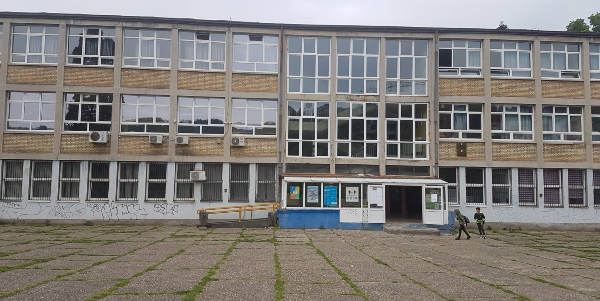 Incident u OŠ “Kreka” Tuzla: Učenik donio plastični pištolj, privremeno isključen