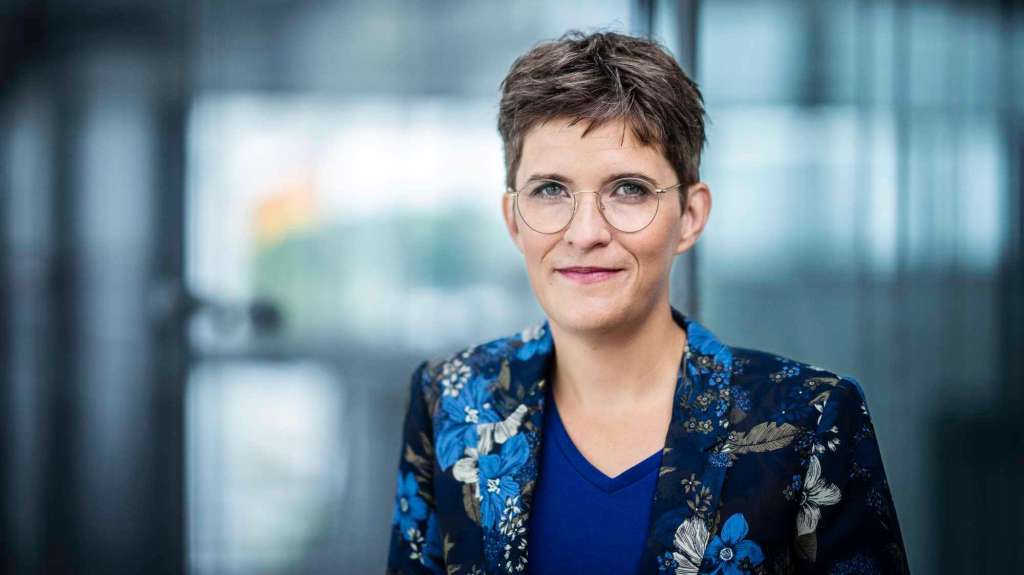 Otkazan sastanak sa njemačkom ministricom, policija RS ispratila Annu Luhrmann iz Banjaluke Otkazan sastanak sa njemačkom ministricom, policija RS ispratila Annu Luhrmann iz Banjaluke