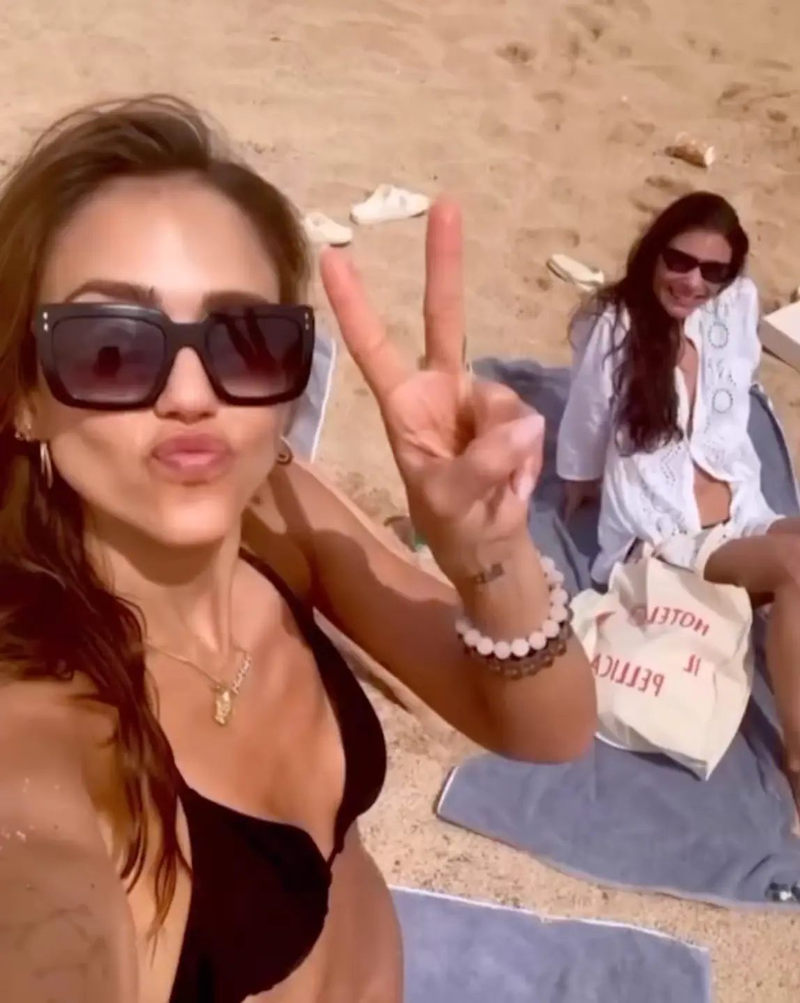 Jessica Alba uživa na odmoru nakon razvoda s Cashom Warrenom