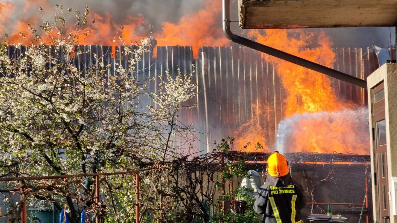 Veliki požar u firmi Hrastik u Živinicima