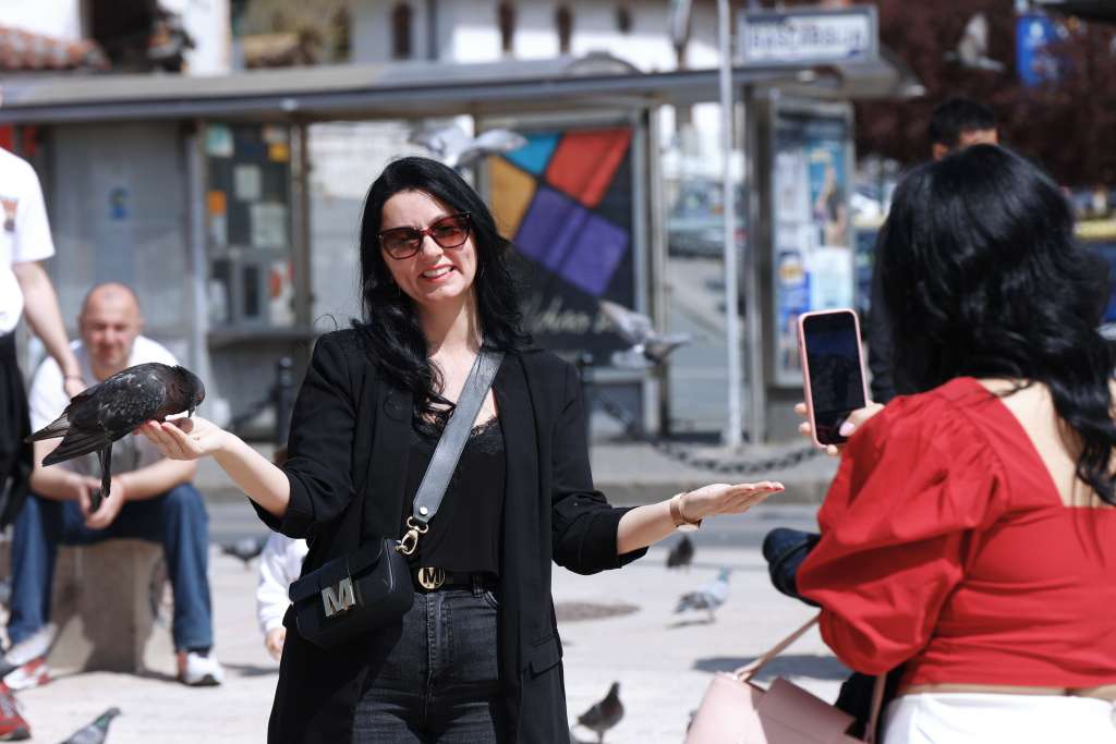 Sarajlije i turisti ispunili ulice Sarajeva
