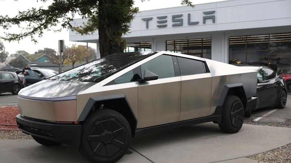 Tesla “ubio” najjeftiniji Cybertruck