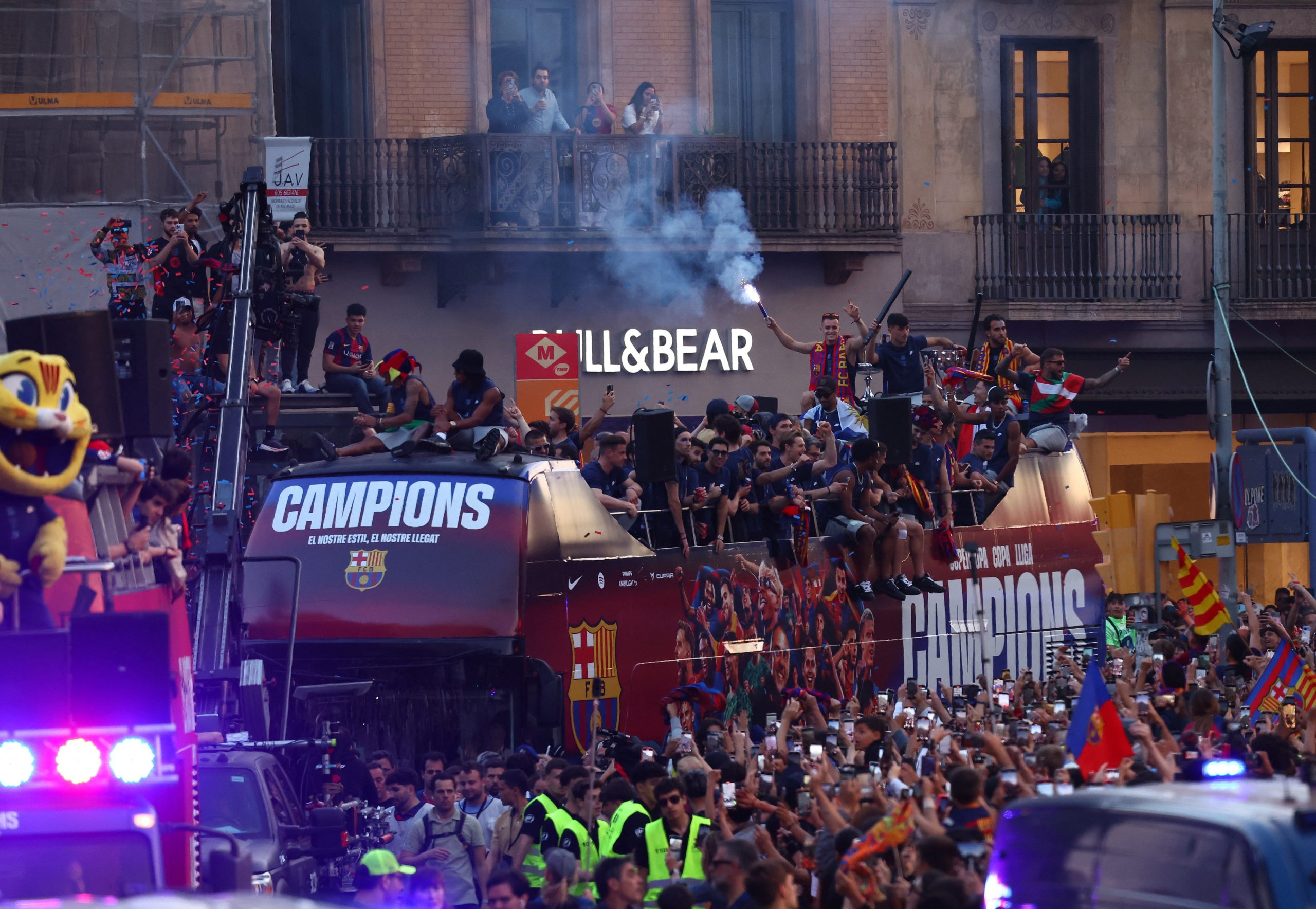 Barcelona spektakularno proslavila trostruku krunu